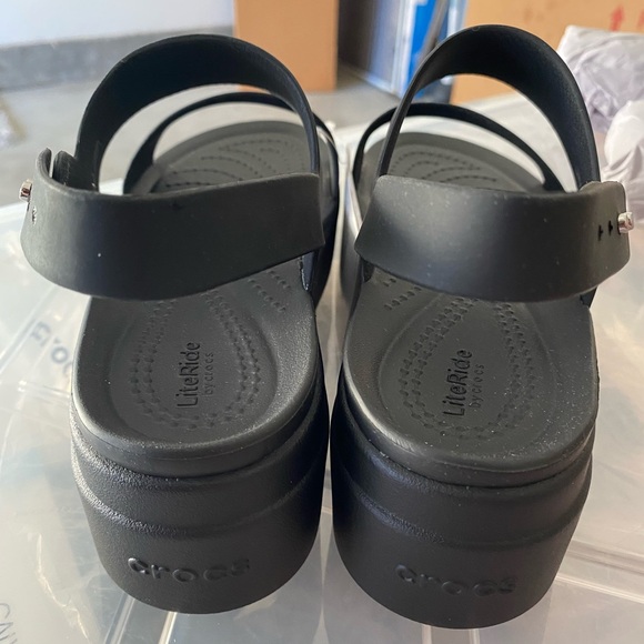 CROCS Brooklyn Low Wedge - Black - Picture 5 of 7